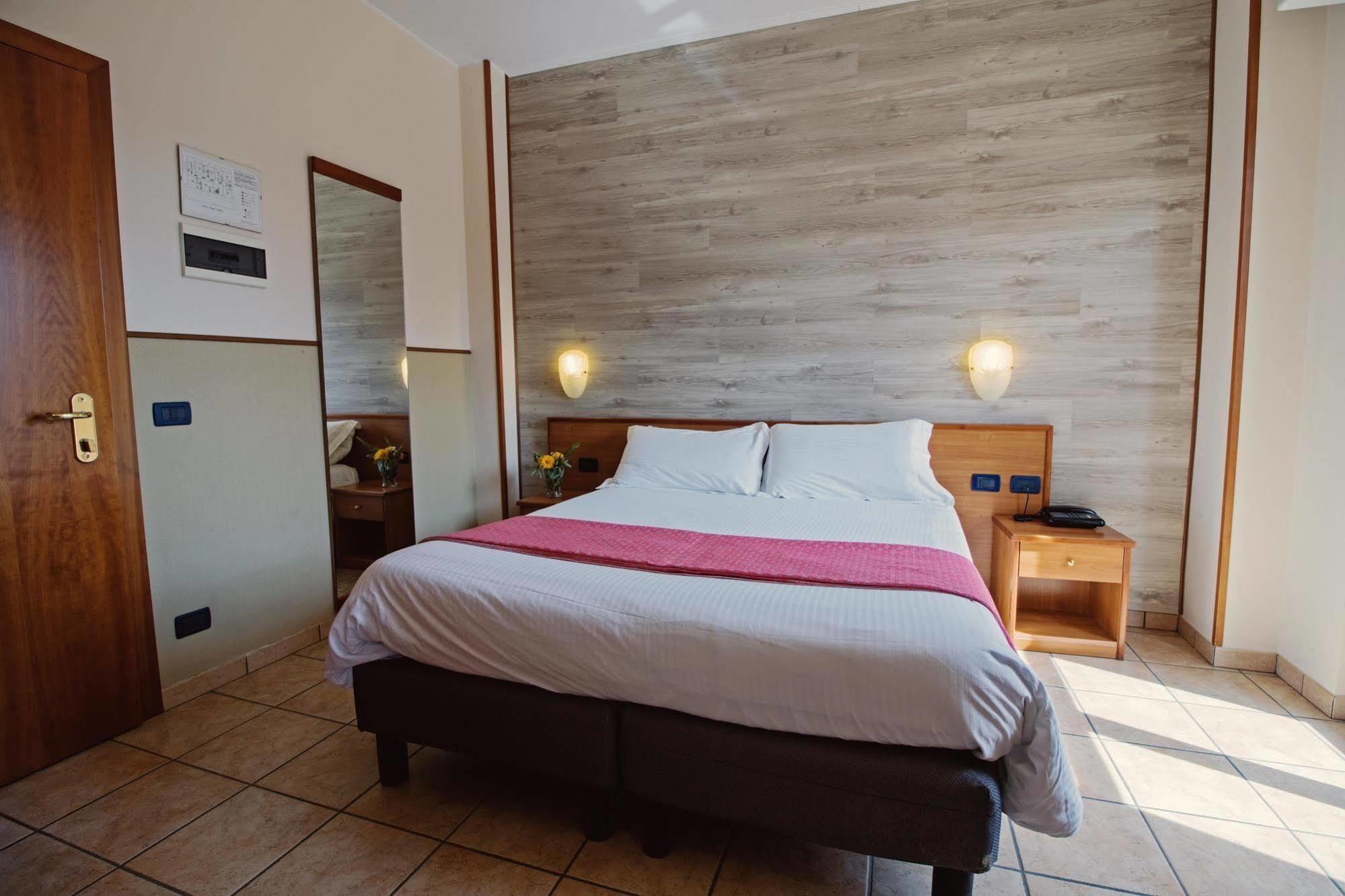 Albergo Moderno & Spa Fuipiano Valle Imagna Buitenkant foto
