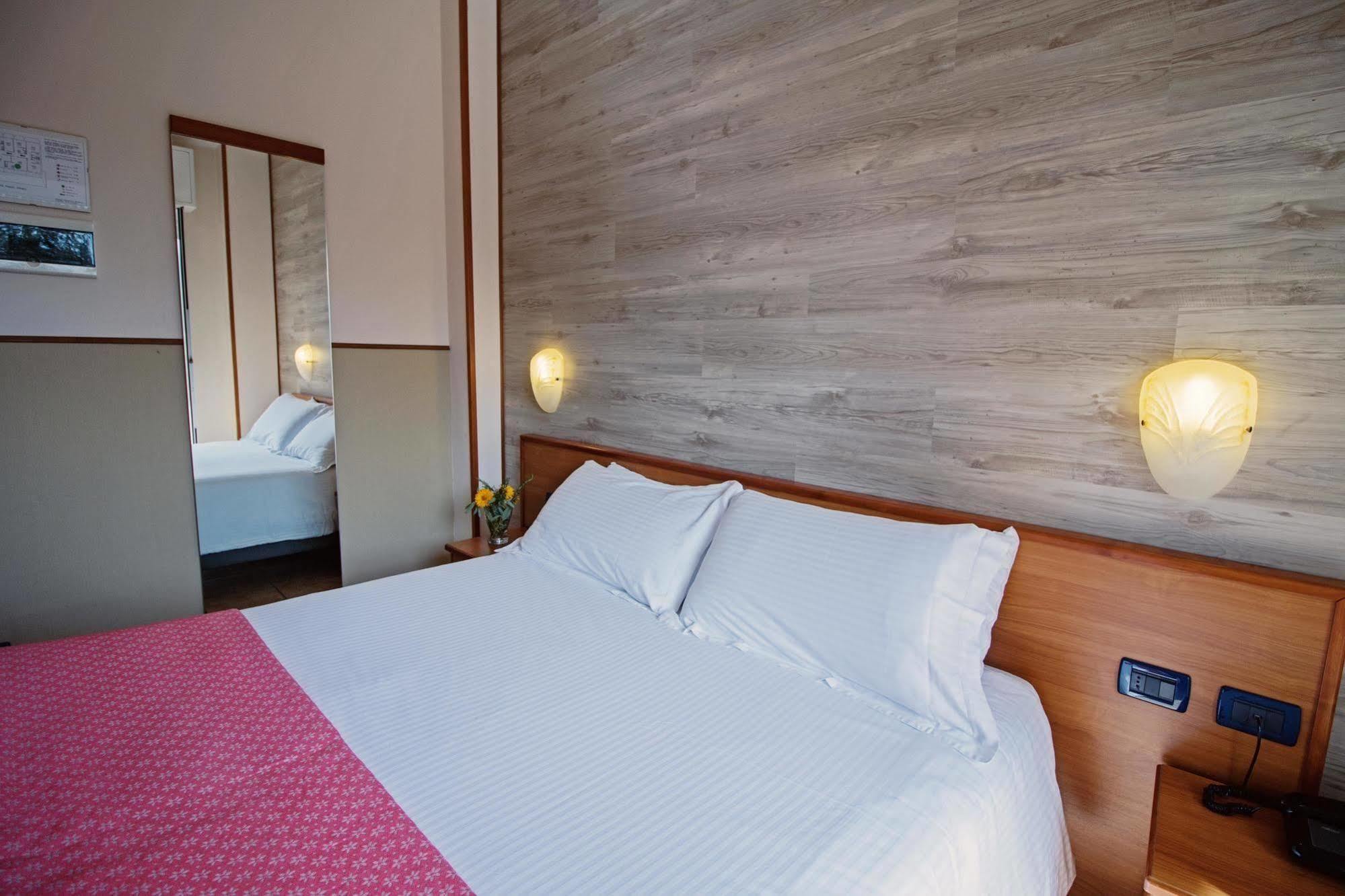 Albergo Moderno & Spa Fuipiano Valle Imagna Buitenkant foto