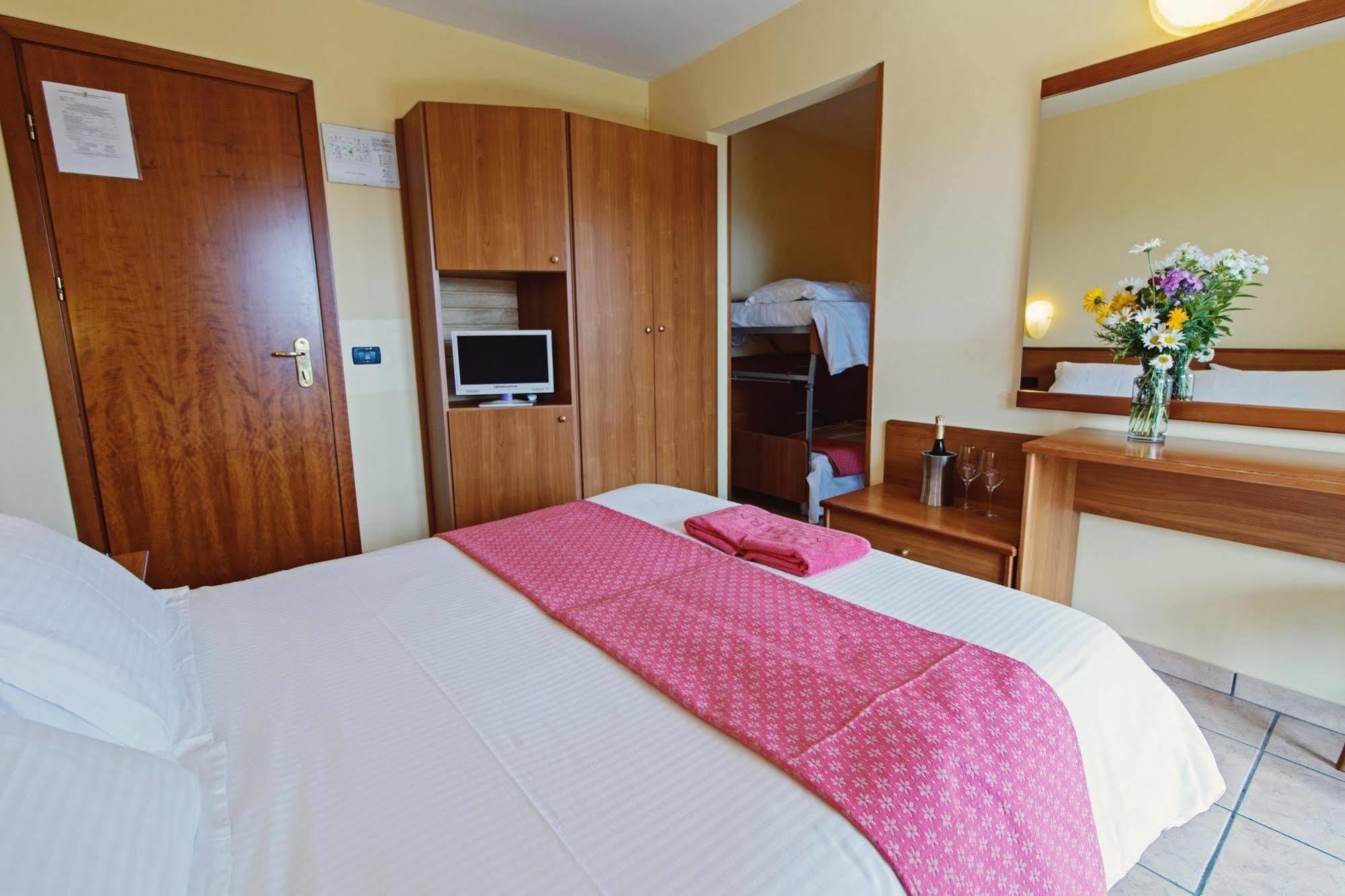 Albergo Moderno & Spa Fuipiano Valle Imagna Buitenkant foto